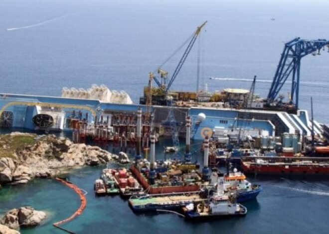 Slepkavība bez iepriekšēja nodoma. Notiesā 5 prāmja "Costa Concordia" darbiniekus