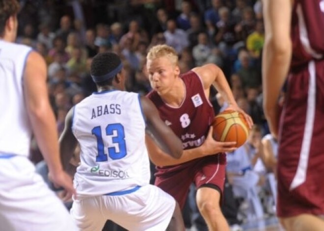 Latvijas U-20 basketbolisti kļūst par Eiropas sudraba medaļniekiem. FOTO