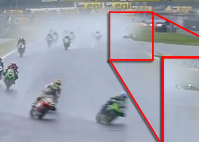 Pasaules čempionātā posmā superbaikiem traģiski bojā iet Itālijas motobraucējs. VIDEO