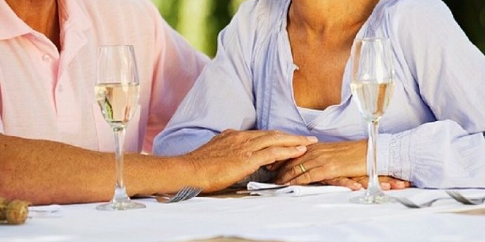 Согласно опубликованным результатам исследования, наиболее счастливыми себя чувствуют люди в возрасте 23-х и 69 лет