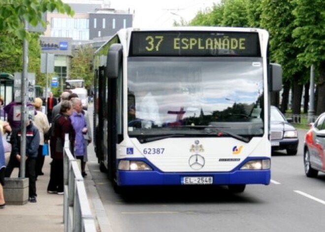 Svētku laikā pilsētas centrā tiks nodrošināti autobusu, tramvaju un trolejbusu papildu reisi