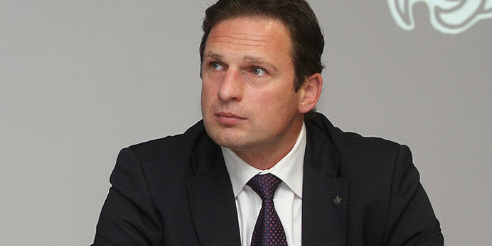 "Komplektācija aizņēma kādu laiciņu, taču viss šobrīd rit savu gaitu un mums nav, kur steigties. Šobrīd svarīgākais ir pienācīgi sagatavoties un jaunās sezonas sākumu sagaidīt labā sportiskā formā," teicis Sējējs.