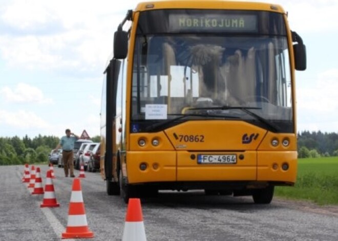 "Rīgas satiksme" vēl par mēnesi pagarina autobusu iepirkuma konkursā saņemto piedāvājumu vērtēšanas laiku