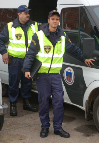 Dziedošais policists Nikolajs Puzikovs noliedz, ka grasās pamest darbu Valsts policijā. Šobrīd viņš devies mēnesi ilgā atvaļinājumā.