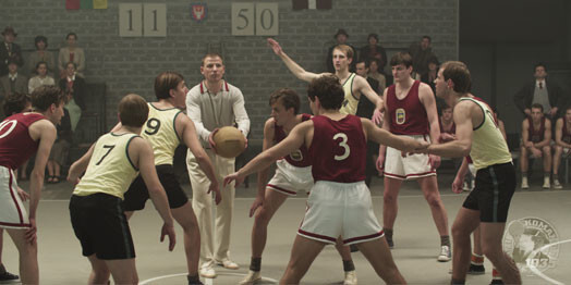 Filma "Sapņu komanda 1935" balstīta uz patiesiem notikumiem un ir patriotisks stāsts par Latvijas uzvaru pirmajās Eiropas meistarsacīkstēs.