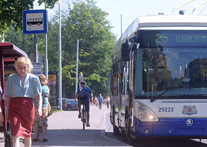 Lielākā daļa pasažieru informāciju par sabiedriskā transporta atiešanas laiku iegūst internetā