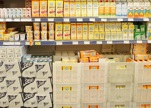 Eksperts: piena ražotāji nejūt ieguvumu no cenu kāpuma veikalos