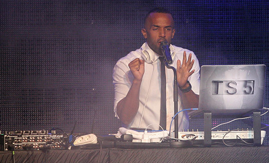 Lai kā centās ritma un blūza zvaigzne Kreigs Deivids, diez vai viņa uzstāšanās bija tas, ko viesi visvairāk gaidīja no „Comedy Club” 10. jubilejas svinību ievadballītes.