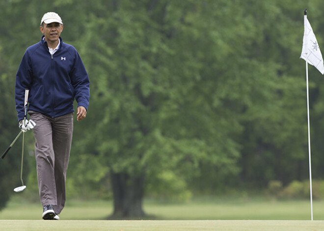 Obama dzimšanas dienu sagaida, spēlējot golfu