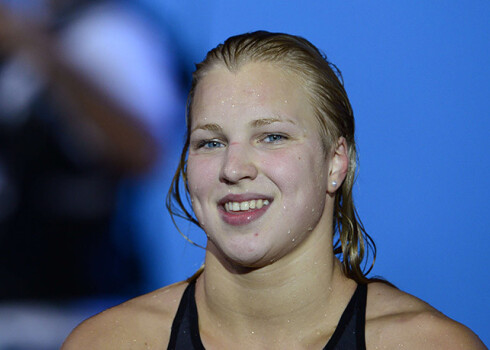 16 gadus vecā Meilutīte labo pasaules rekordu arī 50 metru brasa peldējumā