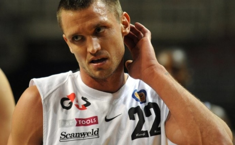 Armands Šķēle pagarinājis līgumu ar 