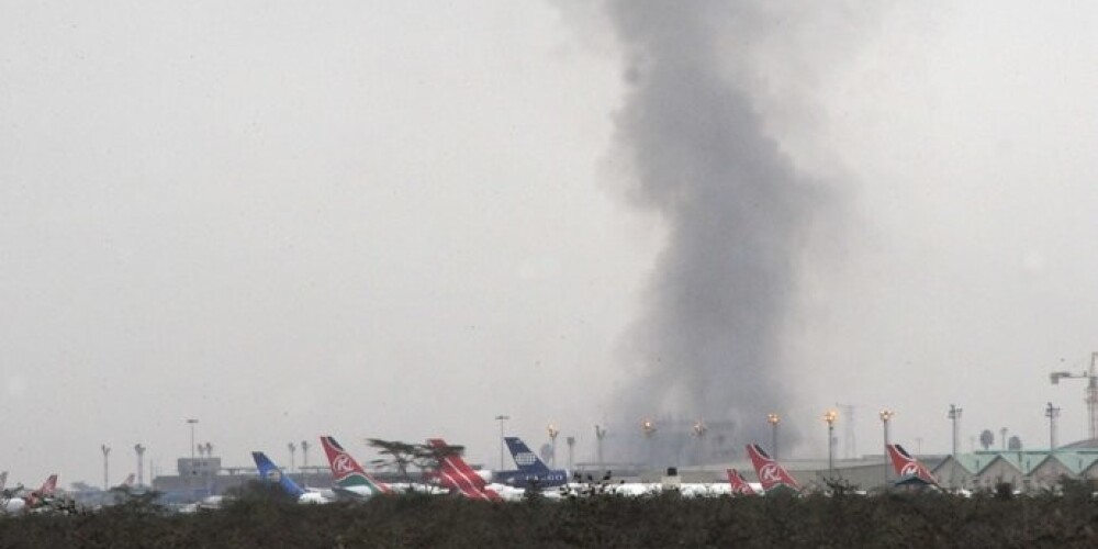 Kenijas lidostā izcēlies plašs ugunsgrēks