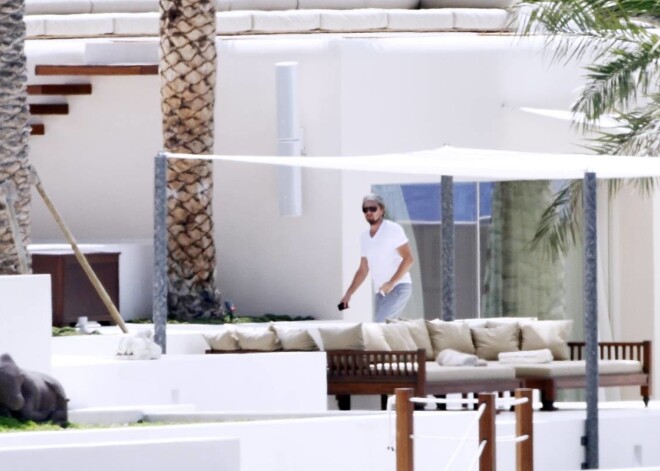 Leonardo di Kaprio aizvedis jauno draudzeni Toniju Garnu uz Ibicas salu