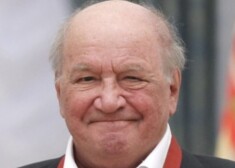 Лев Дуров - настоящий ветеран отечественного кинематографа. Миллионы зрителей помнят его по таким картинам, как "Д'Артаньян и три мушкетера", "Не бойся, я с тобой", "Джек Восьмеркин - американец" и многим другим