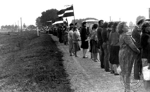 Liepājas muzejā „Liepāja okupācijas režīmos” var doties fotoceļojumā 25 gadus senā pagātnē – kad sākās Atmoda un dibinājās neatkarības kustības, kad ne tikai mēs, latvieši, bet visas Baltijas valstis bija vienotas.