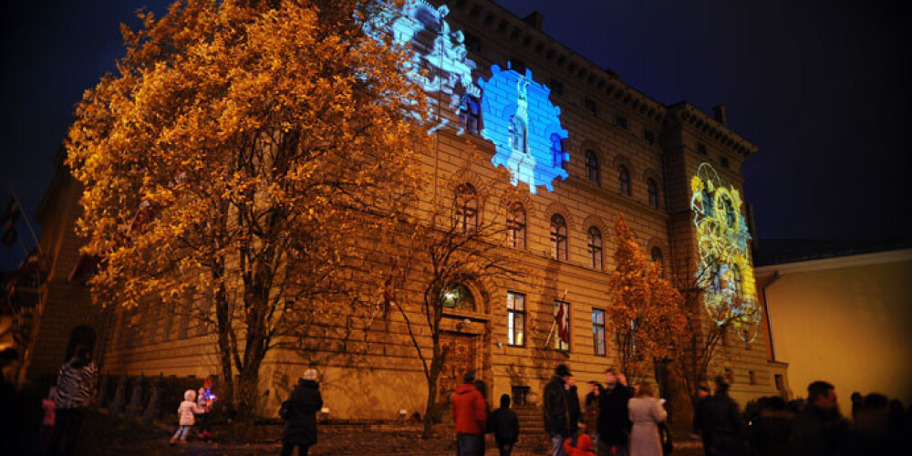 Dome piešķirs naudu ikgadējā krāšņā gaismas festivāla „Staro Rīga” rīkošanai