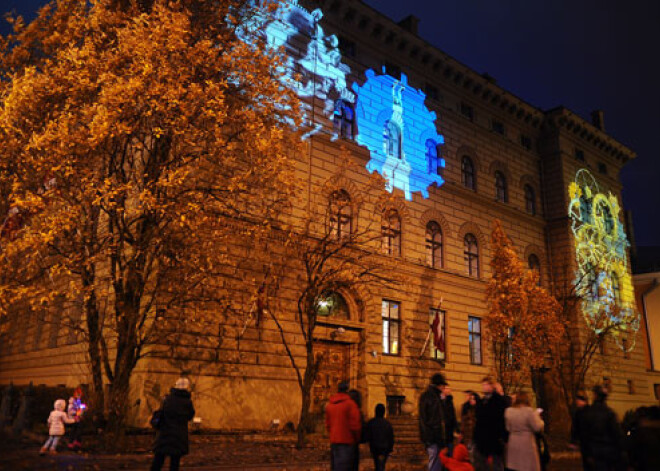 Dome piešķirs naudu ikgadējā krāšņā gaismas festivāla „Staro Rīga” rīkošanai