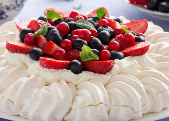 Kādai jābūt īstai Pavlovas kūkai. Recepte