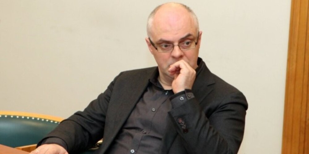 Экс-министру грозит административный арест на срок до 10 суток, штраф в размере от 600 до 800 латов и лишение прав на два года
