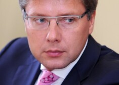 Ушаков отметил, что данный случай высветил проблемы в работе социальной службы, поэтому в отношении отдельных работников будет проведена проверка