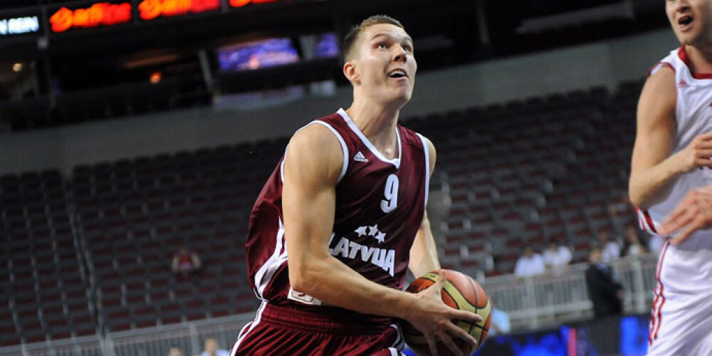 Latvijas basketbolisti pēdējā izlases pārbaudes mačā sagrauj Somiju