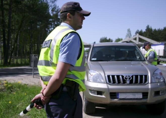 Piektdien uz Latvijas ceļiem būs vērienīgi policijas reidi