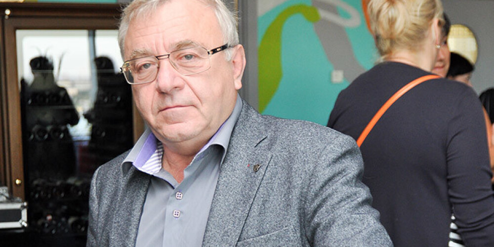 Aktieris Jakovs Rafalsons pēc vasaras izskatās saguris. Kafijas prezentācijas pasākumā nebija ne miņas no allaž atraktīvā un enerģiskā „UgunsGrēka” Vadima.