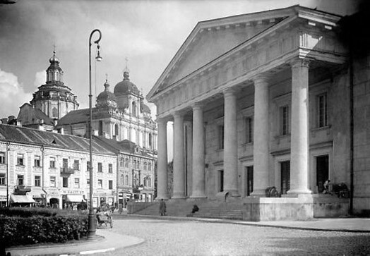 Rīgas Rātsnamā apskatāma foto izstāde par starpkaru Viļņu, kad tā Lietuvas galvaspilsēta bija tikai „uz papīra”.