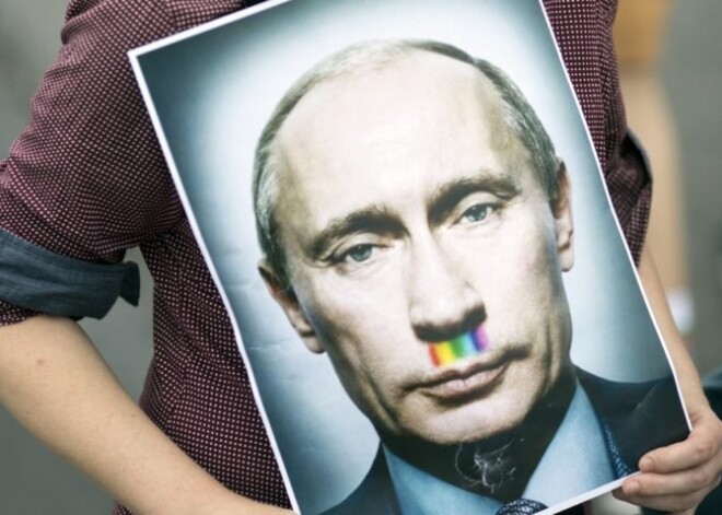 Putins atbild, kā homoseksuālie sportisti jutīsies Soču olimpiskajās spēlēs