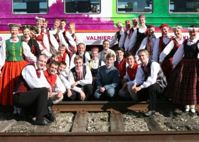 Valmieras tautas deju ansamblis "Gauja" sāk 69. sezonu. VIDEO