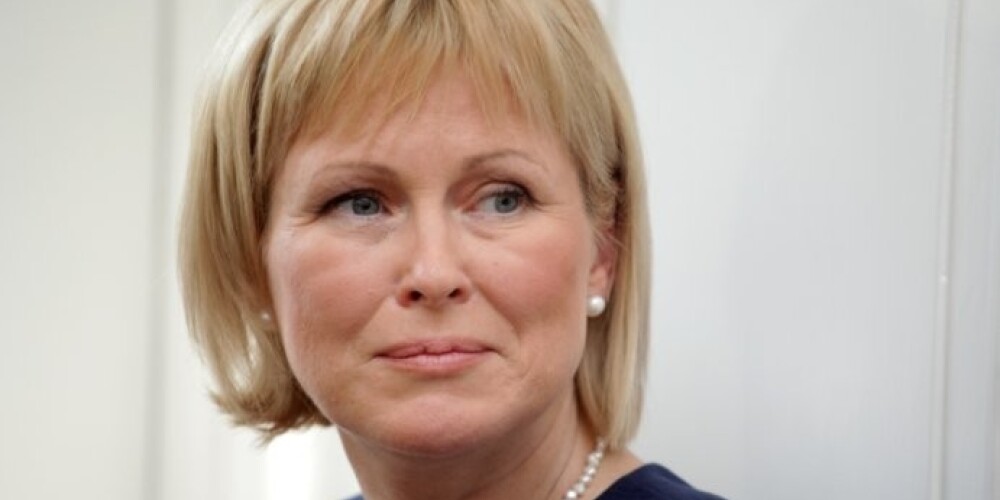 В социальной сети Facebook появилась платформа Grende — atkApies, создатели которой призывают к отставке министра культуры Жанете Яунземе–Гренде. Уже с сегодняшнего дня любой желающий может подписаться под воззванием