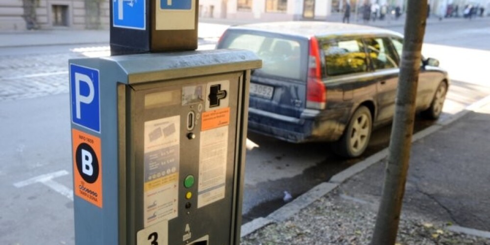 Pārejot uz eiro, tiks pilnveidota arī  kārtība norēķiniem par maksas autostāvvietu