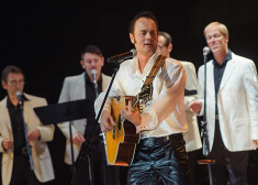 Latvju Elviss Preslijs, īstajā vārdā mūziķis Ivars Pētersons savu pusapaļo jubileju pavadīja uz skatuves.