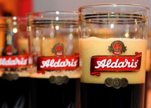 Павлютс назвал аргументы компании "гладким текстом из пресс-релиза", добавив, что фактически речь идет о закрытии производства "Aldaris" в Латвии. "Это очень огорчает меня", - признал министр