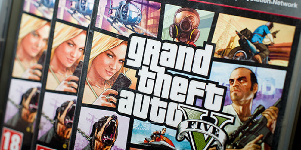 "Grand Theft Auto 5" pārdošanā veikalā Londonā.