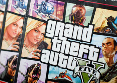 "Grand Theft Auto 5" pārdošanā veikalā Londonā.