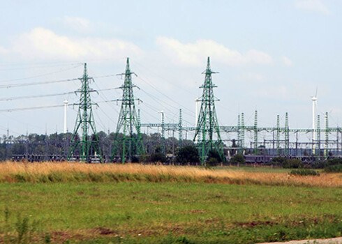 Ikvienam elektroenerģijas tirgotājam, kurš sāk darbību Latvijā, ir jāizveido infrastruktūra, lai sniegtu "Sadales tīkla" klientu apkalpošanas dienesta pakalpojumus.