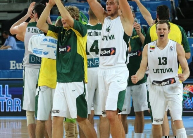 Lietuvas basketbolisti iekļūst Eiropas čempionāta pusfinālā