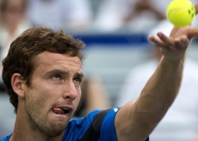 Gulbis grauj 62. raketi Bautistu un iekļūst Sanktpēterburgas turnīra pusfinālā