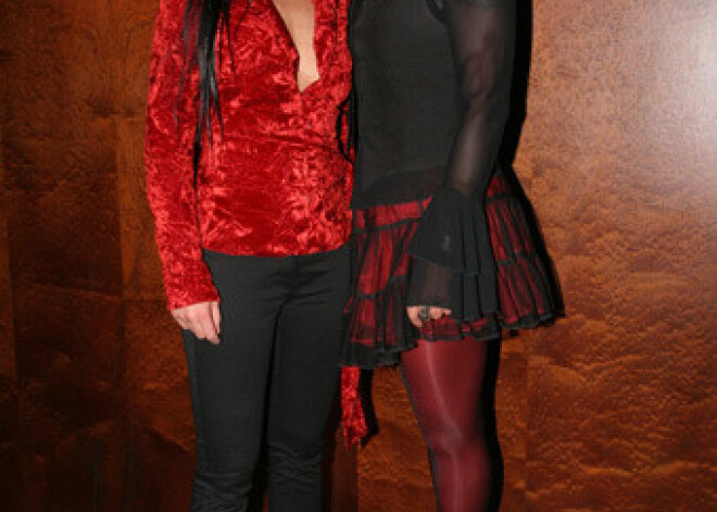 Pļavniece un viņas draudzene paziņo, ka ir precējušās