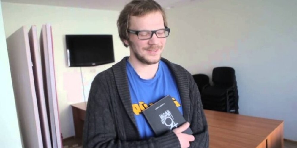 Jaunais rakstnieks Jānis Joņevs saņem rakstnieku mājas stipendiju