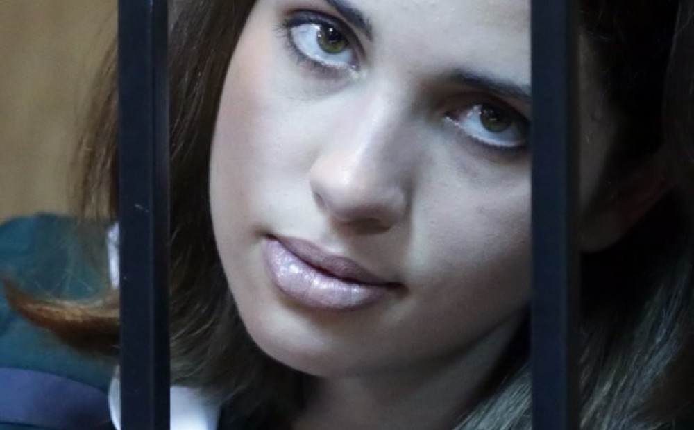 Надежда толоконникова акция в музее Надежда толоконникова акция в музее