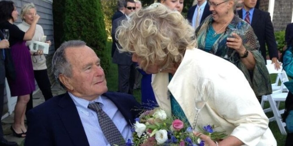 Джордж Буш-старший стал свидетелем на однополой свадьбе