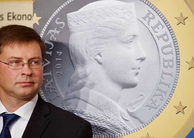 Премьер Домбровскис чувствует себя неудобно из-за низких зарплат министров