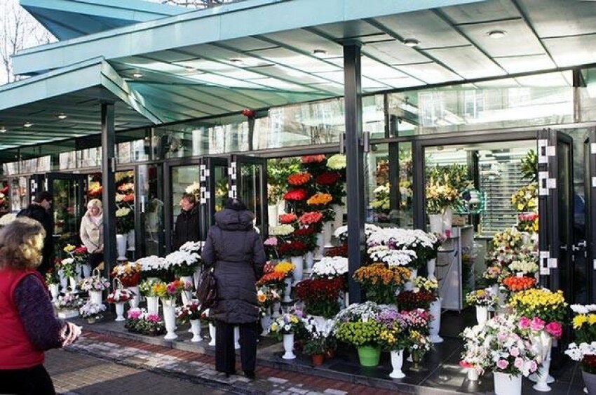 Рижский рынок цены на цветы 2024. Рижский цветочный рынок здание. Рижский рынок 1сентябрь. Рижский рынок цветов стеклянные павильоны. Рижский рынок тюльпаны.