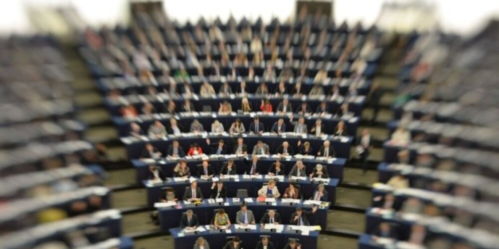 Опрос: на выборах Европарламент лидирует "Центр согласия"