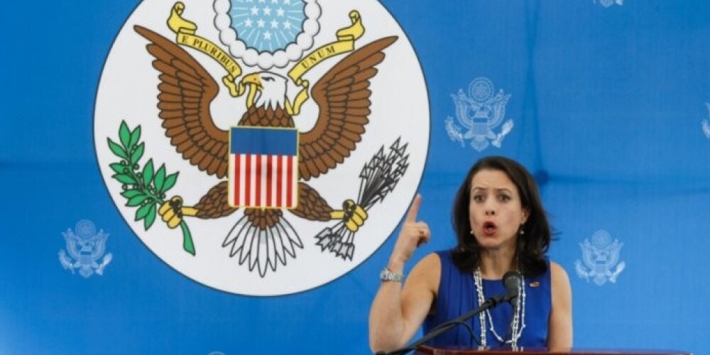 Временная поверенная в делах США в Венесуэле Келли Кейдерлинг, которая в соответствии с распоряжением лидера Венесуэлы Николаса Мадуро должна покинуть Каракас вместе с двумя другими дипломатами, отвергла во вторник обвинения в подрывной деятельности и саботаже