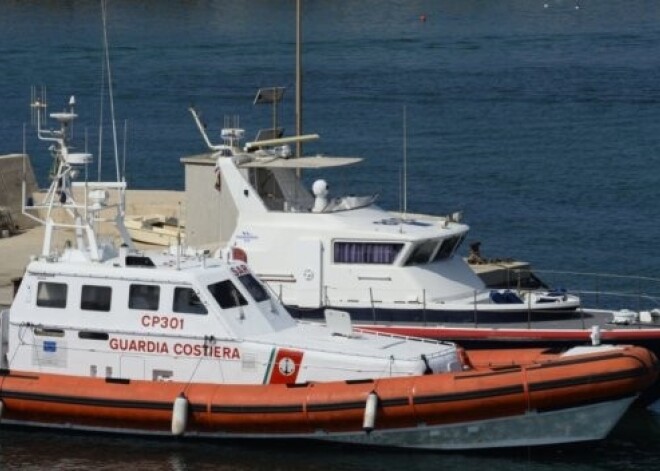 У берегов Италии затонуло судно с 500 беженцами