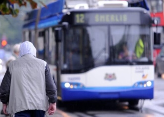 74% iedzīvotāju ir pret jauno Rīgas transporta biļešu cenu politiku