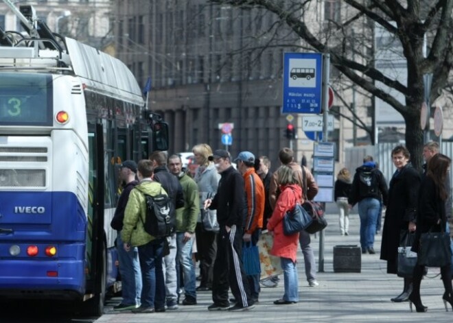 Sabiedriskajā transportā būs aizliegts lietot alkoholu